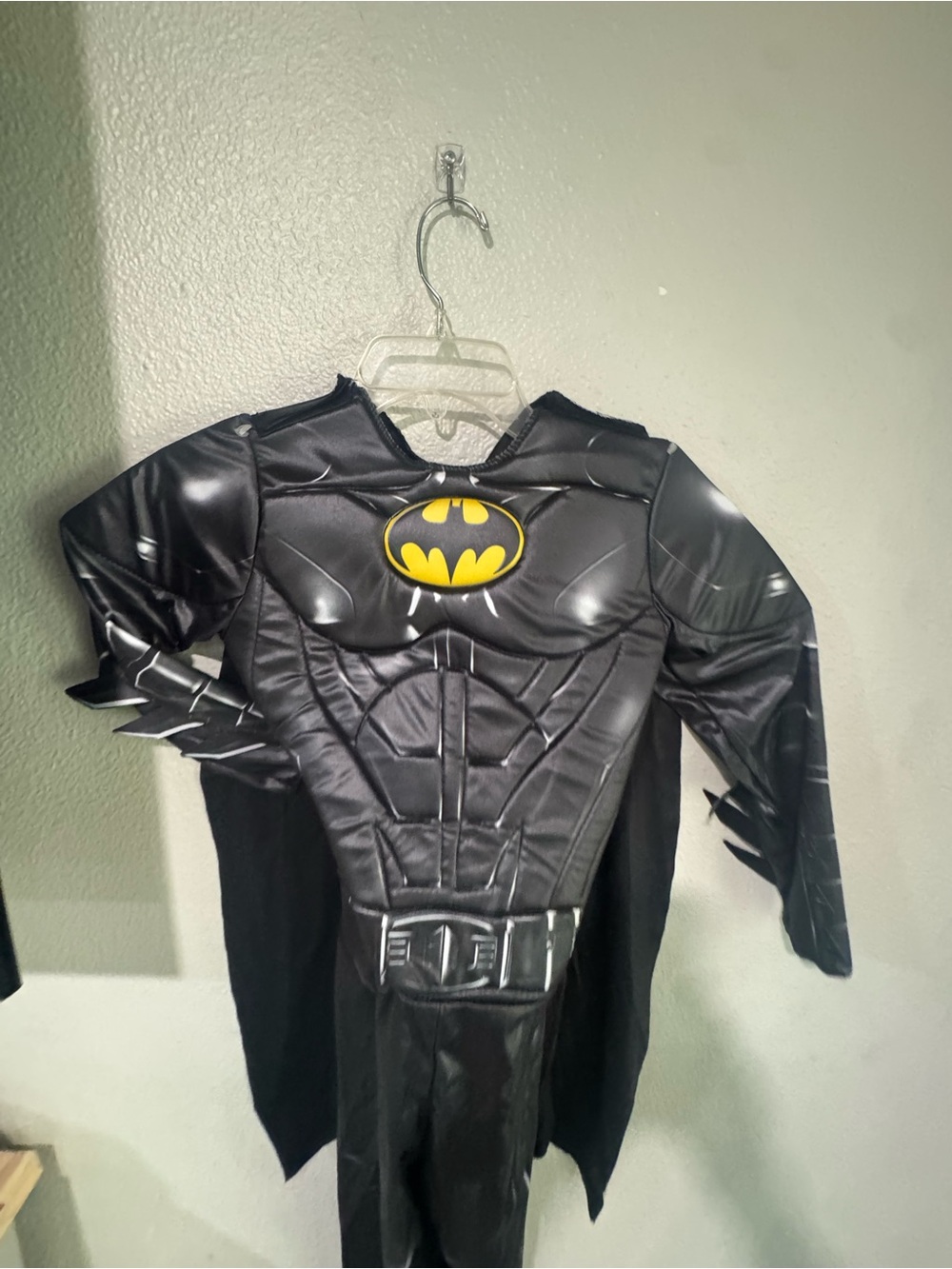 DC The Flash Movie: Batman Halloween Costume for Kids size medium - Picture 4 of 10